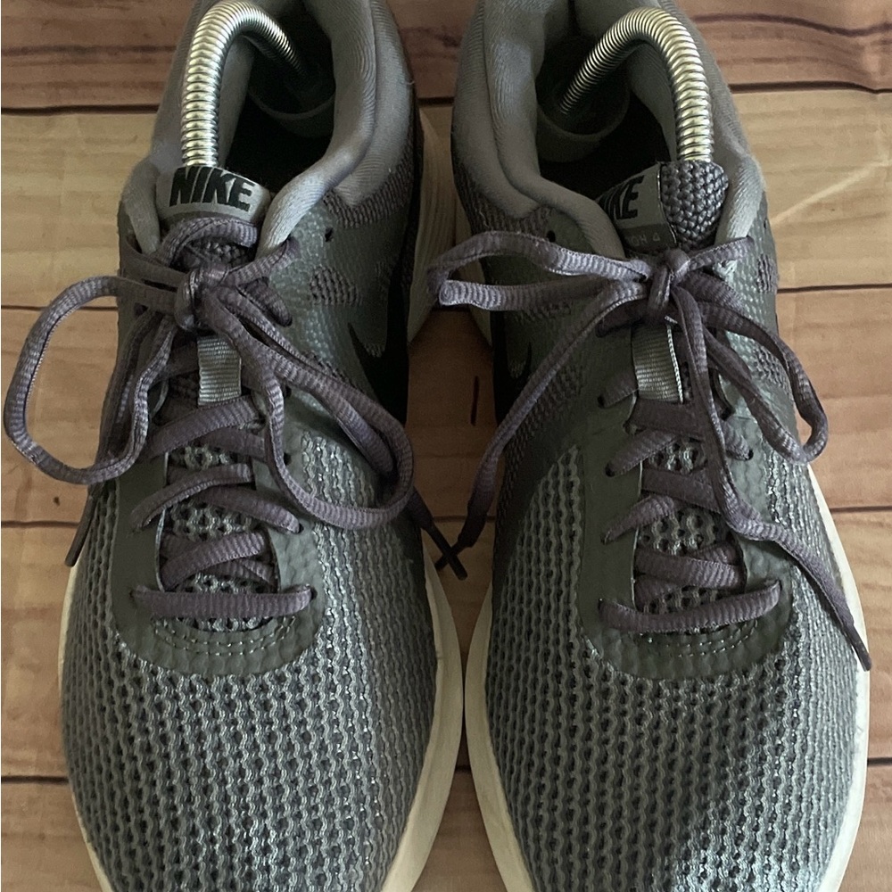 Nike Revolution  Size 9.5 Light Carbon Gray Running Shoes
